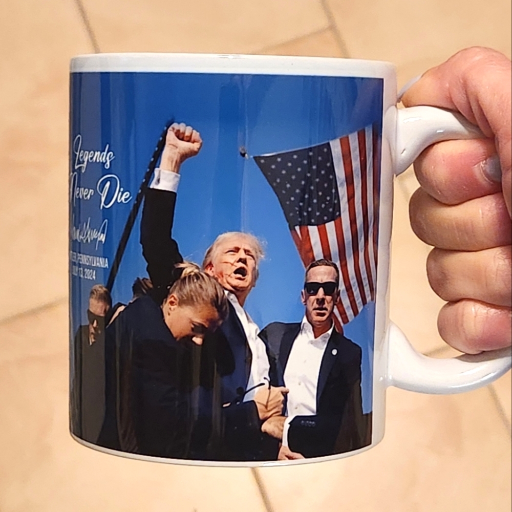 Legends Never Die, Trump Fight Mug